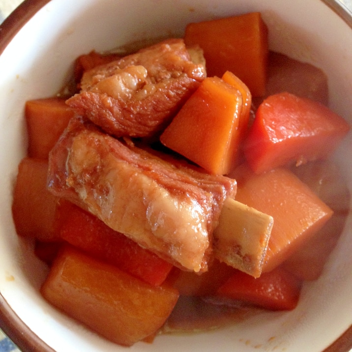 骨付きバラ豚肉と野菜煮込み